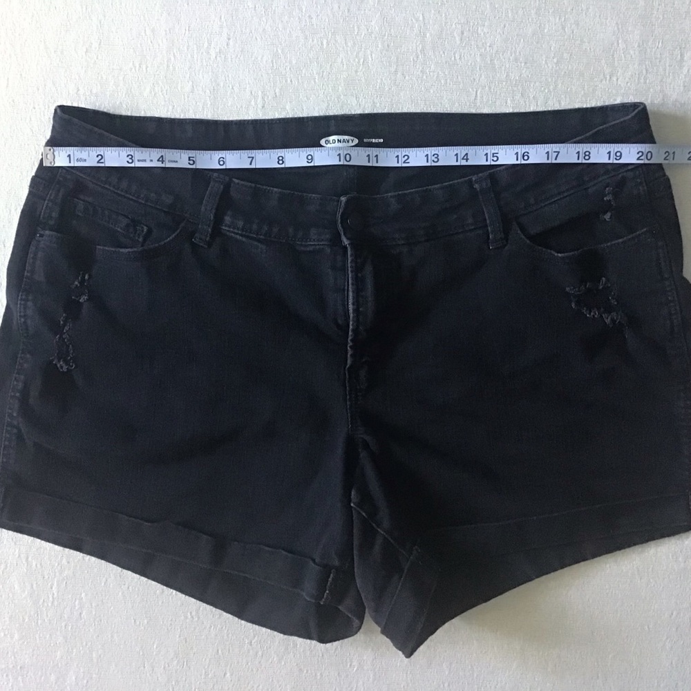 Old Navy Mid Rise Boyfriend Shorts Woman’s Size 20 Black Distressed Cuffed Hem - Picture 9 of 9